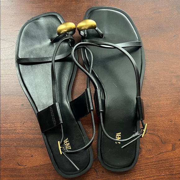 Zara Elegant Black Sandals with Gold toe ring - Picture 2 of 5
